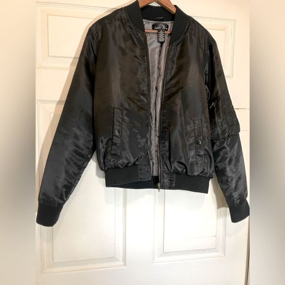Jackets & Blazers - Brandon Thomas silky bomber, black with gray lining, excellent condition, size L